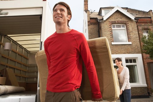 Residential moving truck support for Nags Head households